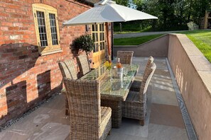Outdoor dining - Chevaliers Estate - Ten Bedroom Villa, Sleeps 20 (Upton Cressett)