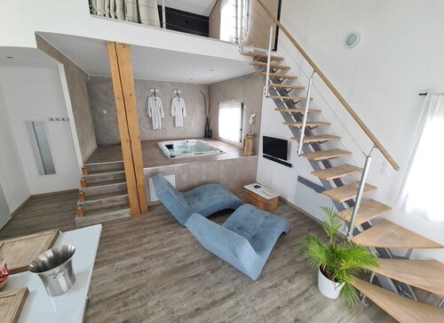 Emlavie lofts - rentals with private Spa - Futuroscope 5 mn away