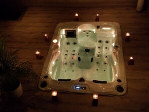 屋内スパ浴槽