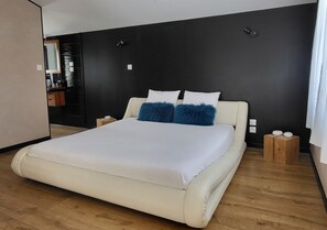 1 室のベッドルーム、WiFi (無料)、ベッドシーツ