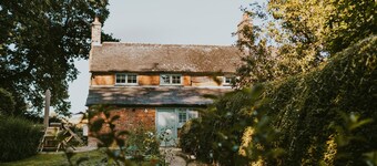 Meadow Cottage - Three Bedroom Villa, Sleeps 6