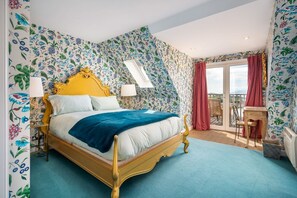 4 bedrooms, iron/ironing board, Internet, bed sheets