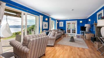 Fireplace, DVD player