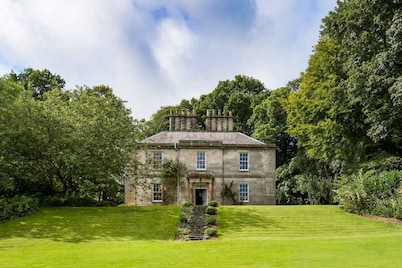 Wallace House - Nine Bedroom Villa, Sleeps 18