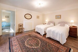 9 Schlafzimmer, Bügeleisen/Bügelbrett, kostenloses Internet, Bettwäsche