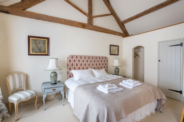 3 bedrooms, iron/ironing board, Internet, bed sheets