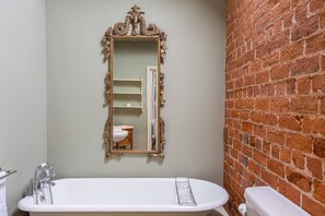 Towels - Chevaliers Coach House (Upton Cressett)