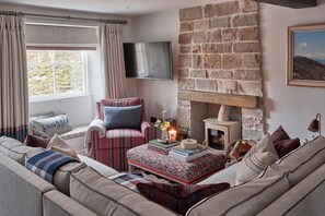 Smart TV - The Little Cottage - Two Bedroom Villa, Sleeps 4 (Chapel Stile)