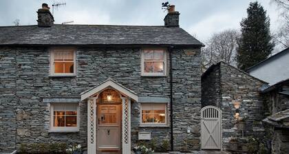 The Little Cottage - Two Bedroom Villa, Sleeps 4