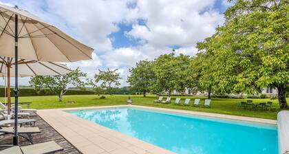 Chateau Duras - Five Bedroom Castle, Sleeps 11