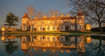 Chateau Duras - Five Bedroom Castle, Sleeps 11