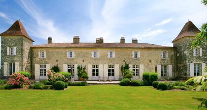 Chateau Duras - Five Bedroom Castle, Sleeps 11