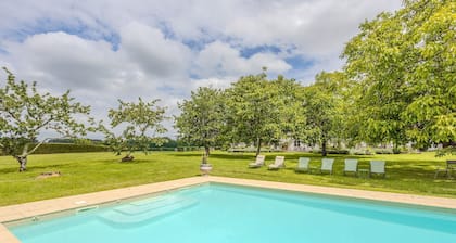 Chateau Duras - Five Bedroom Castle, Sleeps 11