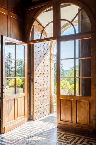 Chateau Des Bois - Six Bedroom Castle, Sleeps 12