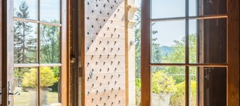 Chateau Des Bois - Six Bedroom Castle, Sleeps 12