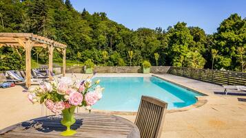 Een verwarmd zwembad