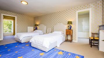 9 slaapkamers, een strijkplank/strijkijzer, wifi, beddengoed