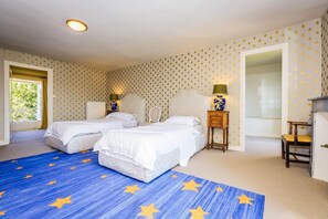 9 bedrooms, iron/ironing board, WiFi, bed sheets