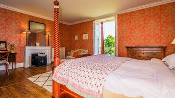 9 chambres, fer et planche Ă repasser, Wi-Fi, draps fournis