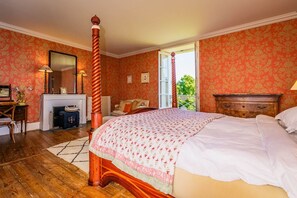 9 slaapkamers, een strijkplank/strijkijzer, wifi, beddengoed