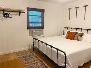 3 bedrooms, bed sheets