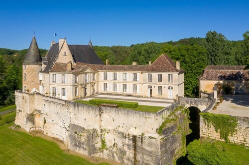 Chateau La Moinerie - Ten Bedroom Castle, Sleeps 20