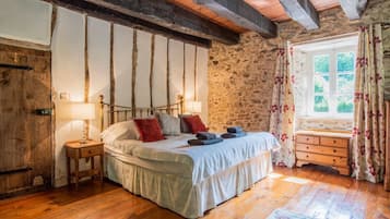 4 chambres, fer et planche à repasser, Wi-Fi, draps fournis