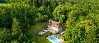 Aillac Farmhouse - Four Bedroom Villa, Sleeps 11