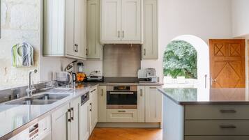 Lavavajillas y periquera