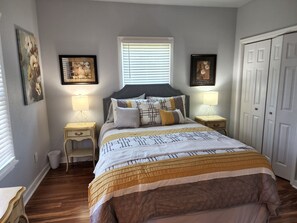 2 habitaciones, tabla de planchar con plancha, wifi y ropa de cama 