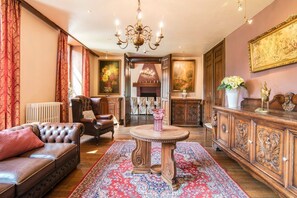 TV, fireplace, DVD player, ping pong - Chateau Meuse - Twentysix Bedroom Castle, Sleeps 60 (Vireux-Wallerand)