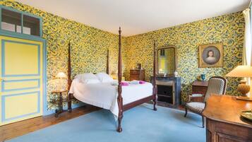 6 bedrooms, iron/ironing board, Internet, bed sheets