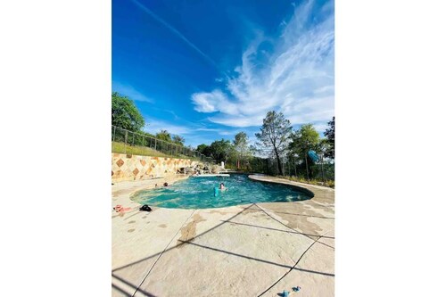 Raymond Ranch Haven/ bass lake/Yosemite