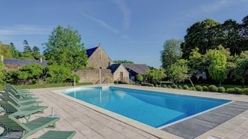 Een verwarmd zwembad