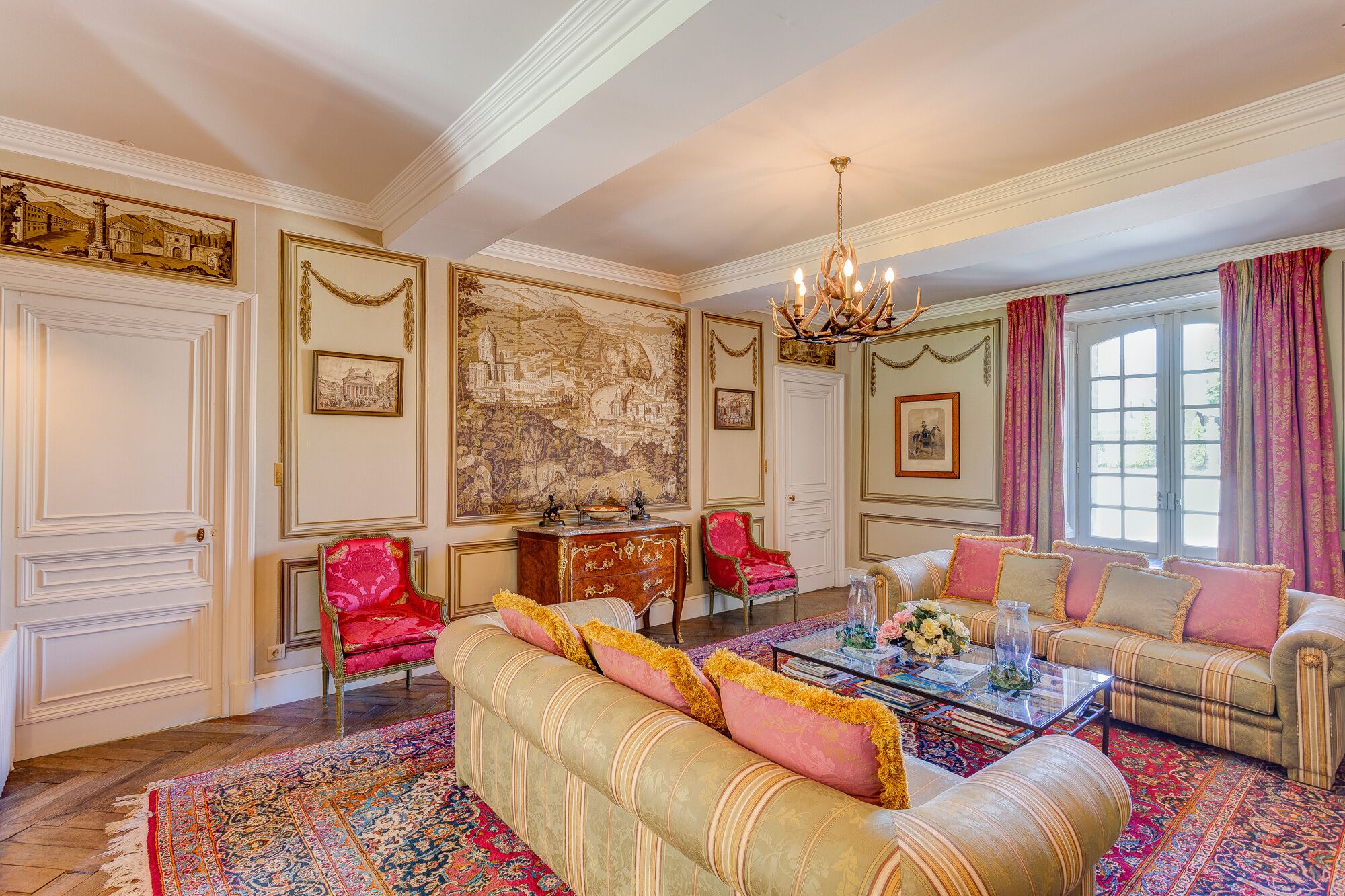 Een open haard en een dvd-speler