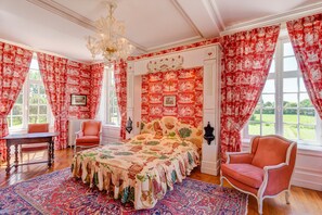 8 bedrooms, iron/ironing board, internet, bed sheets - Chateau Des Reves - Eight Bedroom Castle, Sleeps 15 (Tamerville)