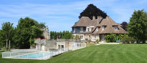 المنشأة من الخارج