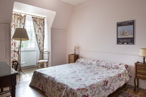 8 bedrooms, iron/ironing board, Internet, bed sheets