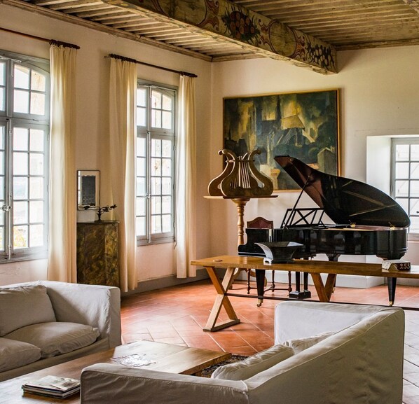 المنشأة من الداخل