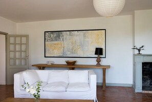 Fireplace - The Exclusive Village (Lagarde)