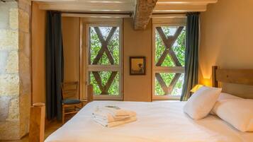 37 slaapkamers, een strijkplank/strijkijzer, internet, beddengoed