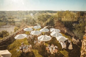 تناول الطعام بالخارج