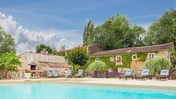 Een verwarmd zwembad