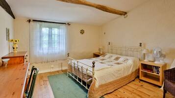 3 Schlafzimmer, Bügeleisen/Bügelbrett, Reisekinderbett, Bettwäsche