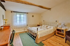 3 bedrooms, iron/ironing board, travel cot, bed sheets