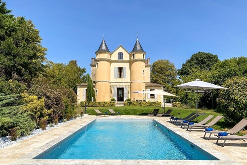 Chateau Seyches - Five Bedroom Castle, Sleeps 10