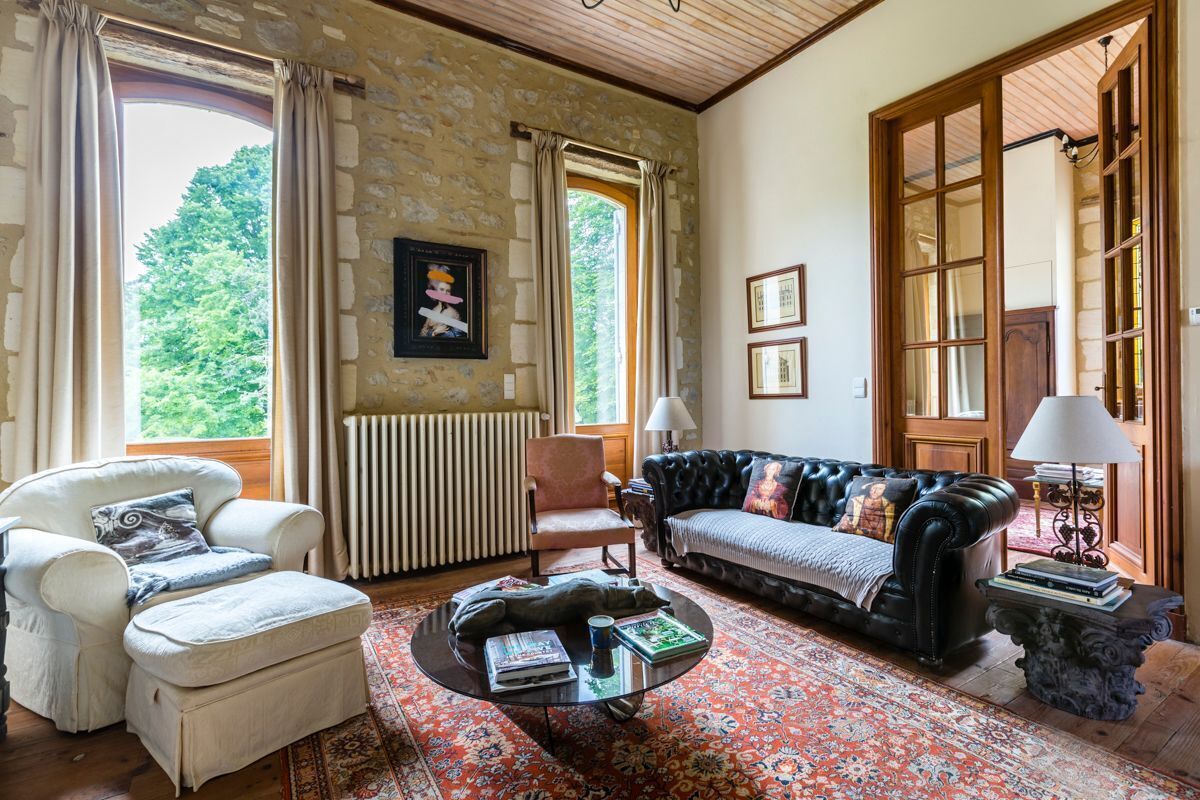 壁炉、DVD 播放器、乒乓球