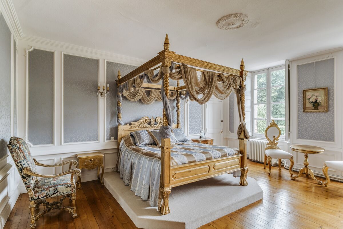 9 habitaciones, tabla de planchar con plancha, wifi y ropa de cama 