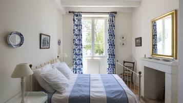 7 slaapkamers, een strijkplank/strijkijzer, internet, beddengoed