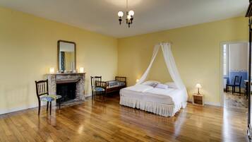 12 slaapkamers, een strijkplank/strijkijzer, wifi, beddengoed